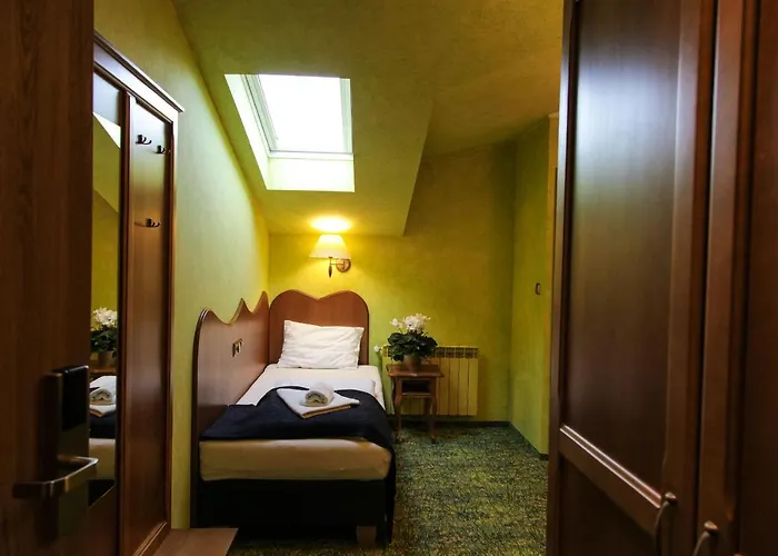 Ksiecia Jozefa Hotel 3*